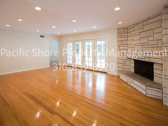 Foto del edificio - Charming Brentwood Ranch Home with Excepti...