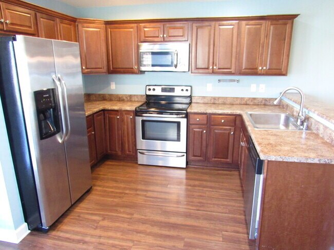 Building Photo - Bradburn Village 3 bedroom end unit townhome!