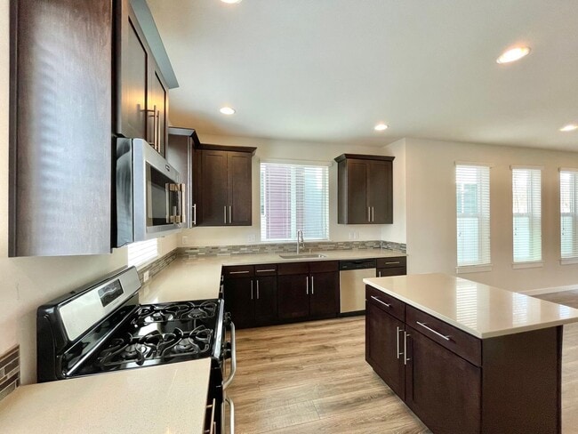 Building Photo - Great Townhome for rent