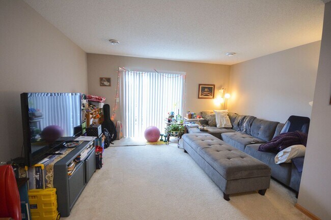 Foto del edificio - 2br townhouse near many shopping & dining ...