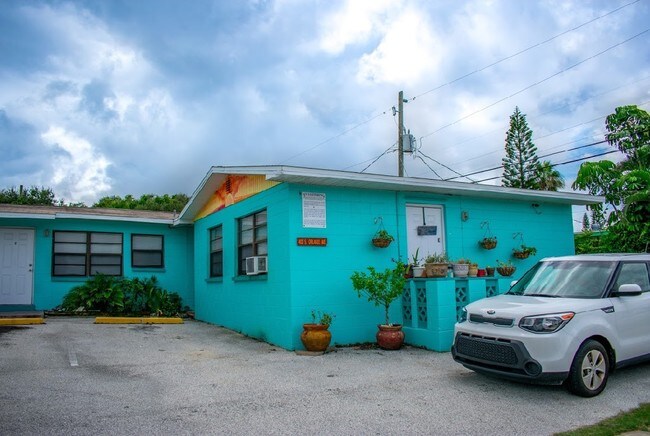 Building Photo - 402 S Orlando Ave