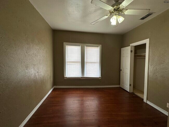 Building Photo - 2012 Monroe St