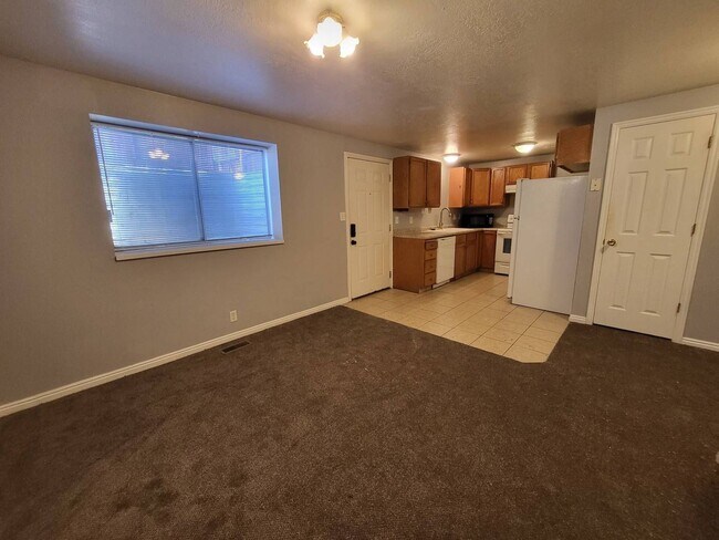 Building Photo - 673 E 1650 S