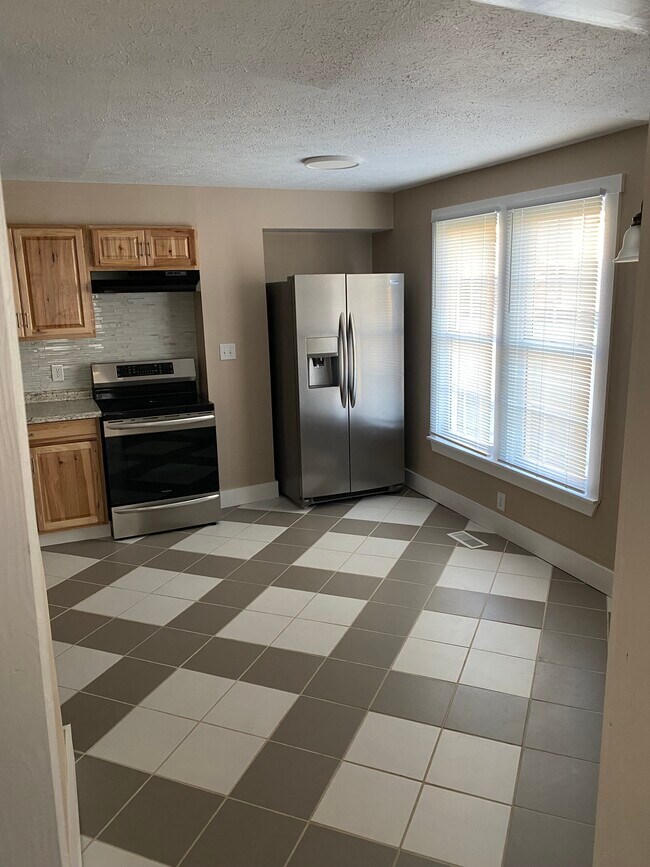 201 E McLean St Unit B, Manchester, TN 37355 Apartments in Manchester