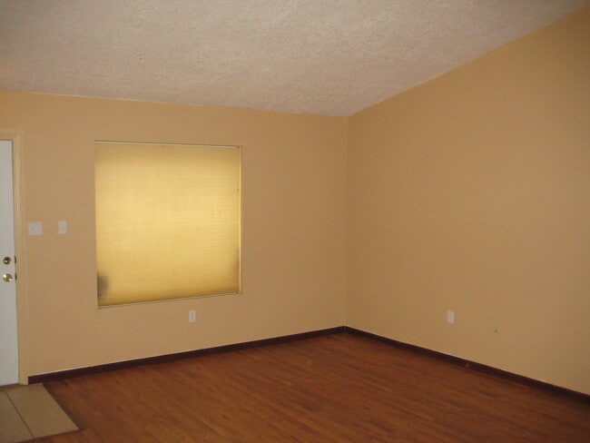 Building Photo - Beautiful  4 Bedroom Home