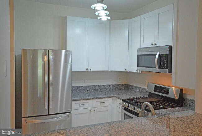 Foto del edificio - 1708 Lake Shore Crest Dr