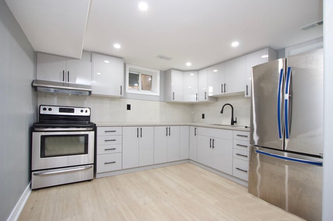 Building Photo - Newly renovated 2-Bedroom Apartment for Rent in Bowmanville