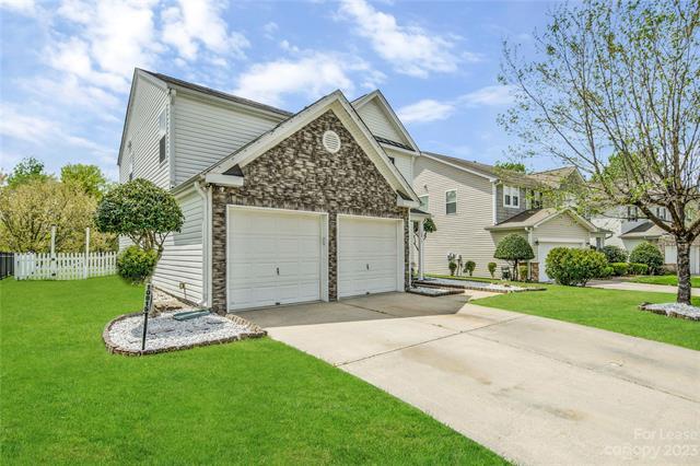 Building Photo - 10815 Glenluce Ave