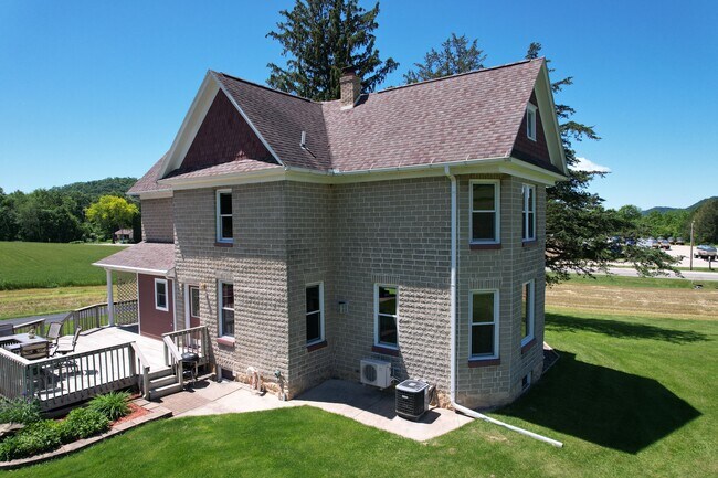 Foto del edificio - 380 N Main St