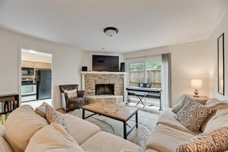 Building Photo - 333 Melrose Dr