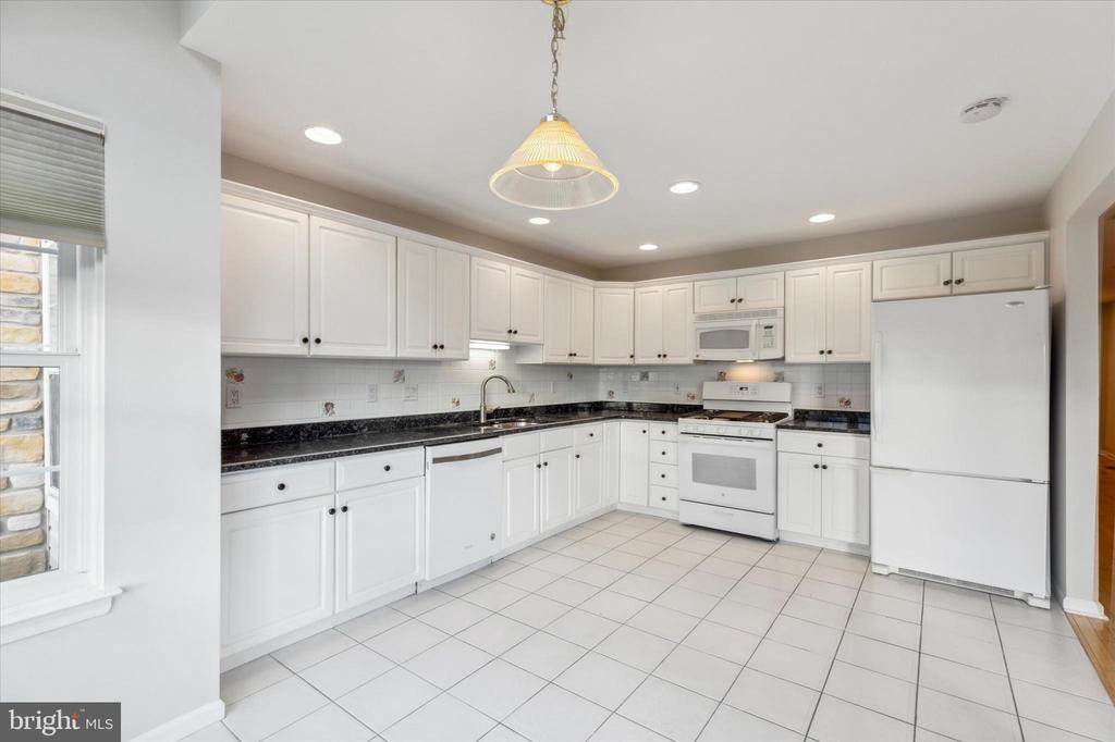 214 Canterbury Ct, Blue Bell, PA 19422 Townhome Rentals in Blue Bell PA