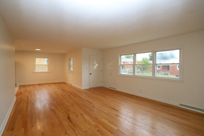 Foto del edificio - 611 Logan Ave