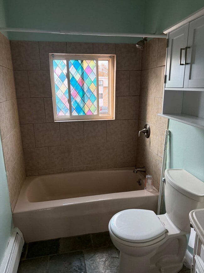 Foto del edificio - 94 Cowesett Ave