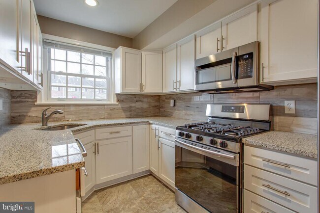 Foto del edificio - 6063 Hardwick Pl