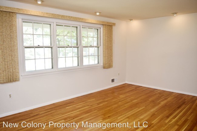 Building Photo - 1305 Gresham Rd