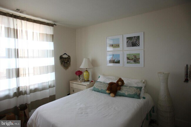 Foto del edificio - 1735 New Hampshire Ave NW
