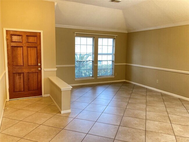 Building Photo - 20430 Drakewood Dr