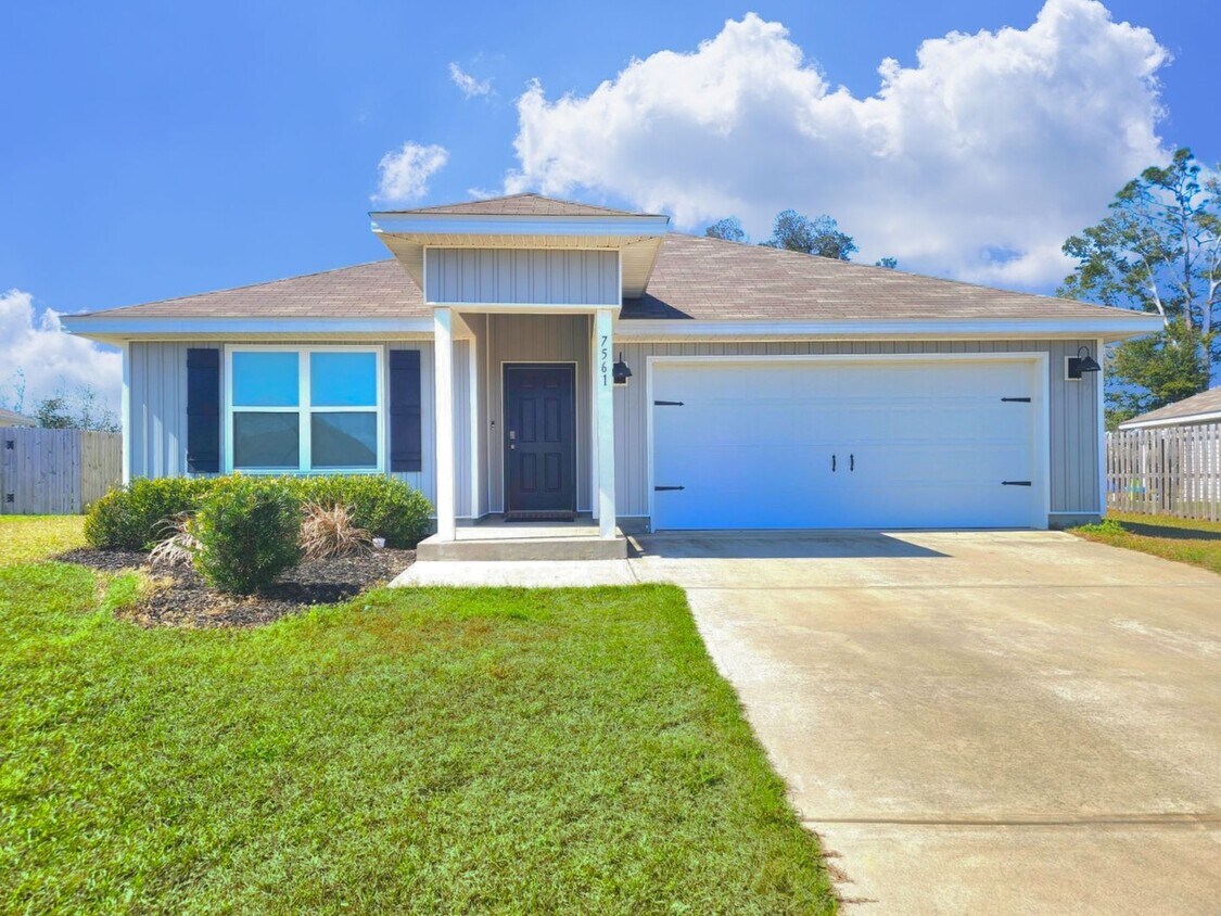 Foto principal - Perfectly Located, Pet Friendly, 4/2 Home ...