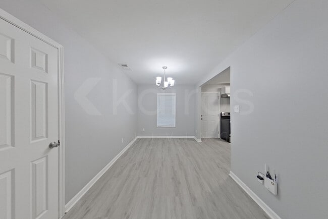 Building Photo - 230 E Colonial Dr