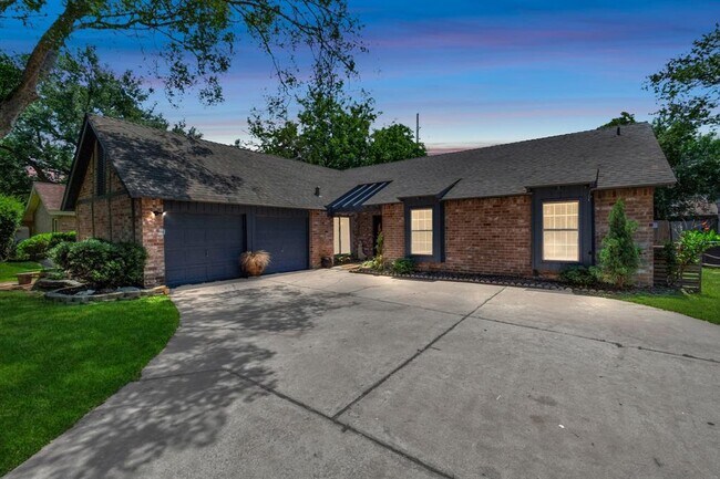 Building Photo - 14215 Locke Ln