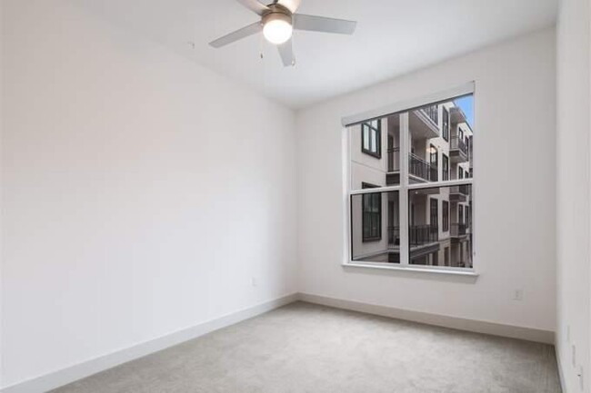Building Photo - 1 bedroom in San Antonio TX 78215
