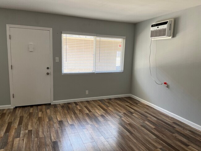 Foto del edificio - 1928 S Mariposa Ave