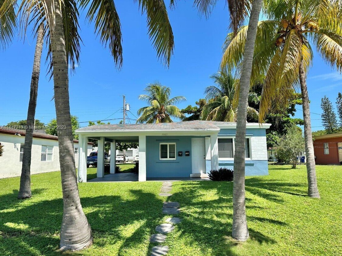 Foto principal - 2063 NE 169th St