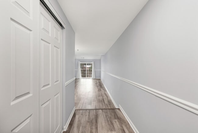 Building Photo - 1100 Quaker Hill Dr