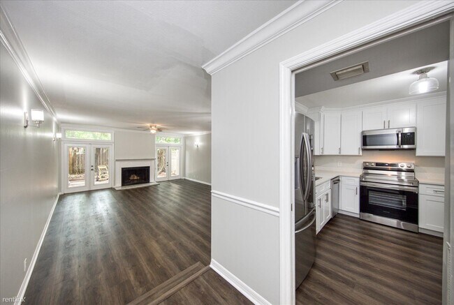 Building Photo - 2 br, 3 bath Townhome - 8 Pelican Place