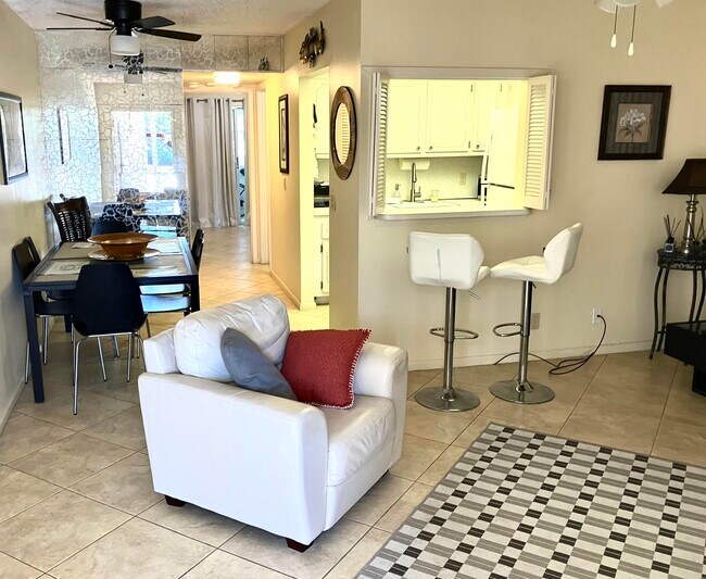 Foto del edificio - 100 Ventnor E