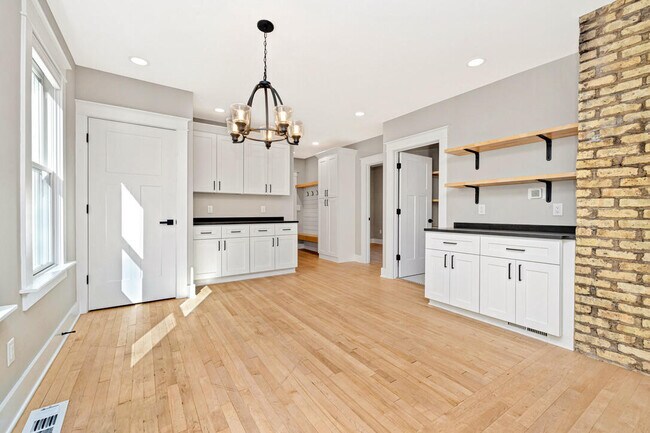 Foto del edificio - 3909 N Farwell Ave