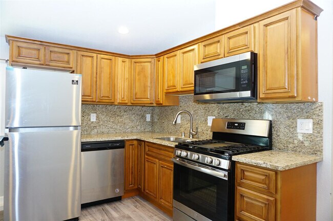 kitchen - 27768 Loyola Ave