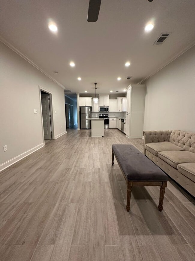 Building Photo - 801 S Audubon Pl Ave