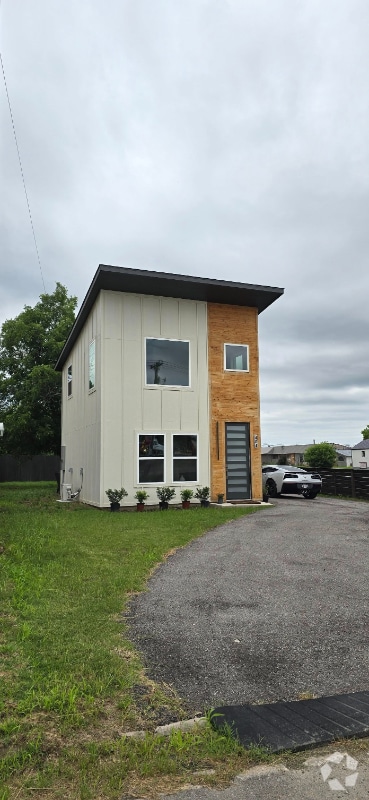Building Photo - 404 W Wichita St