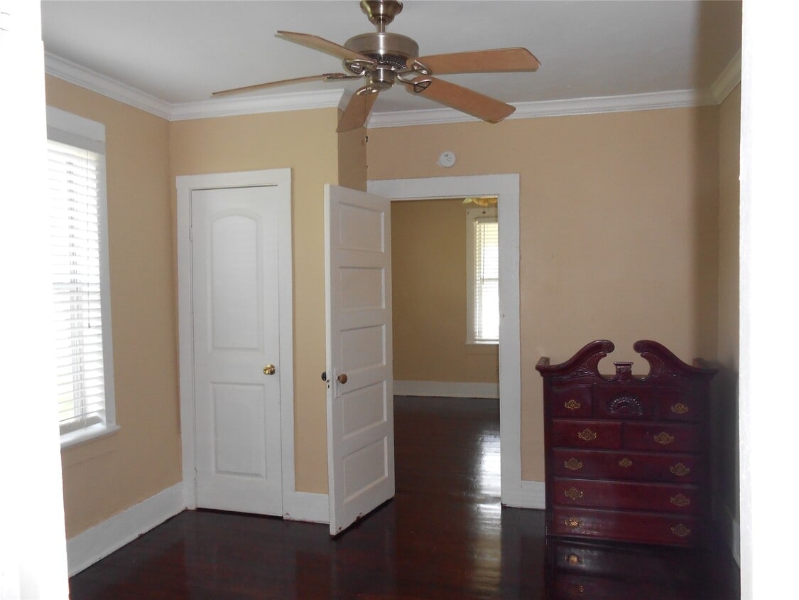 Building Photo - 2625 Texas Ave