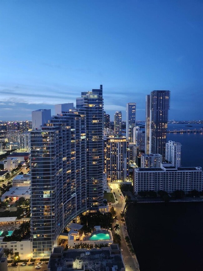 Building Photo - 1900 N Bayshore Dr