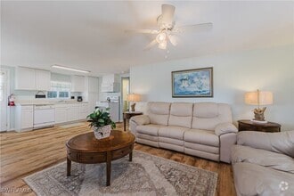 Building Photo - 950 San Carlos Dr