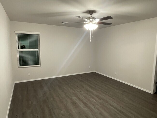 Foto del edificio - *Pre-leasing* Three Bedroom | Two Bath Hom...