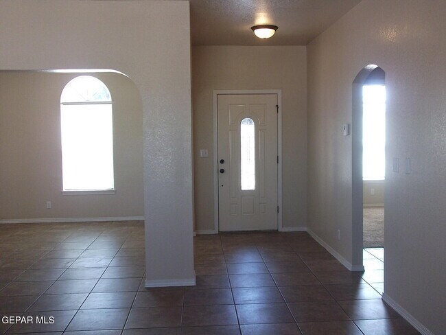 Foto del edificio - 5823 Manchester Dr