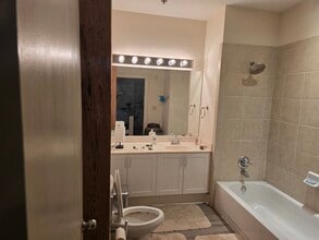 Building Photo - 246 N Court St