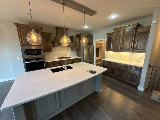 Building Photo - Riverstone Residence - Modern Design, Spac...