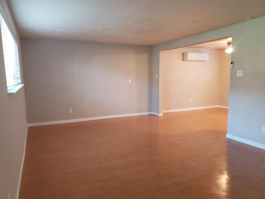 Foto principal - 2809 W Pleasanton Ave