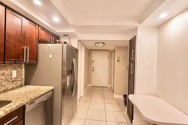 Foto del edificio - 801 Three Islands Boulevard