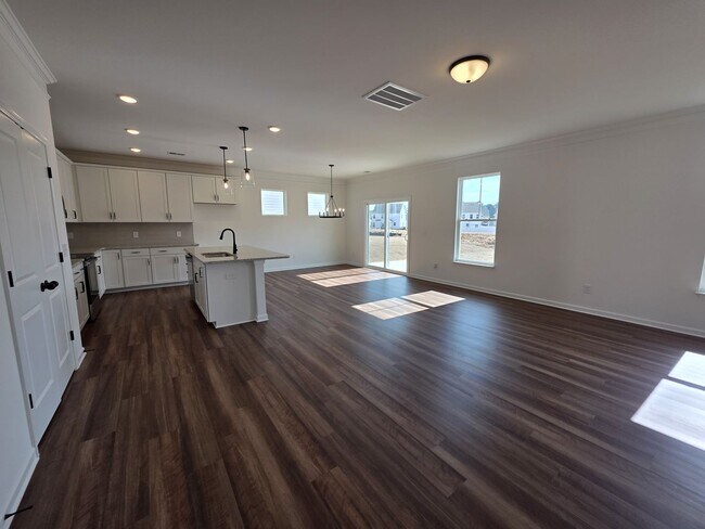 Foto del edificio - NEW BUILD! LOCATED OFF REEDY FORK RD. IN THE HARRINGTON COMMUNITY. OFFERING $500 OFF FIRST FULL M...