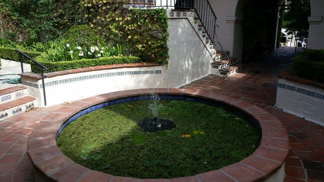 Foto del edificio - 455 N Sycamore Ave