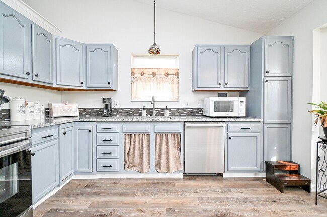Building Photo - 4372 Dobbin Cir