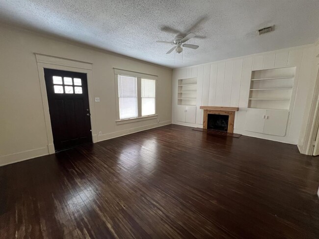 Building Photo - 2 11th Ave N