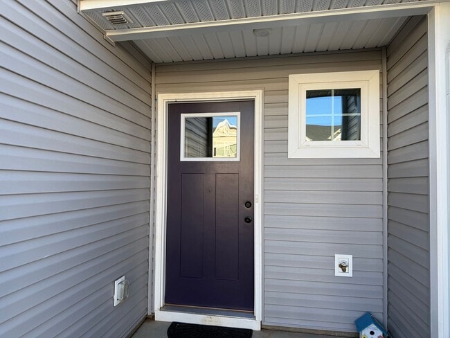 Building Photo - Modern 3-Bedroom Townhouse with Garage & Private Patio