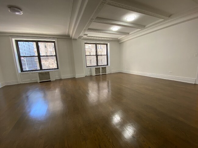 Building Photo - 200 W 58th St
