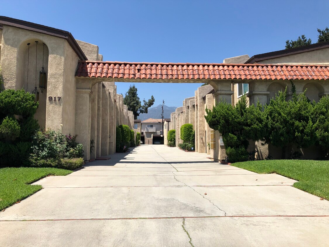 Primary Photo - 917 W Duarte Rd
